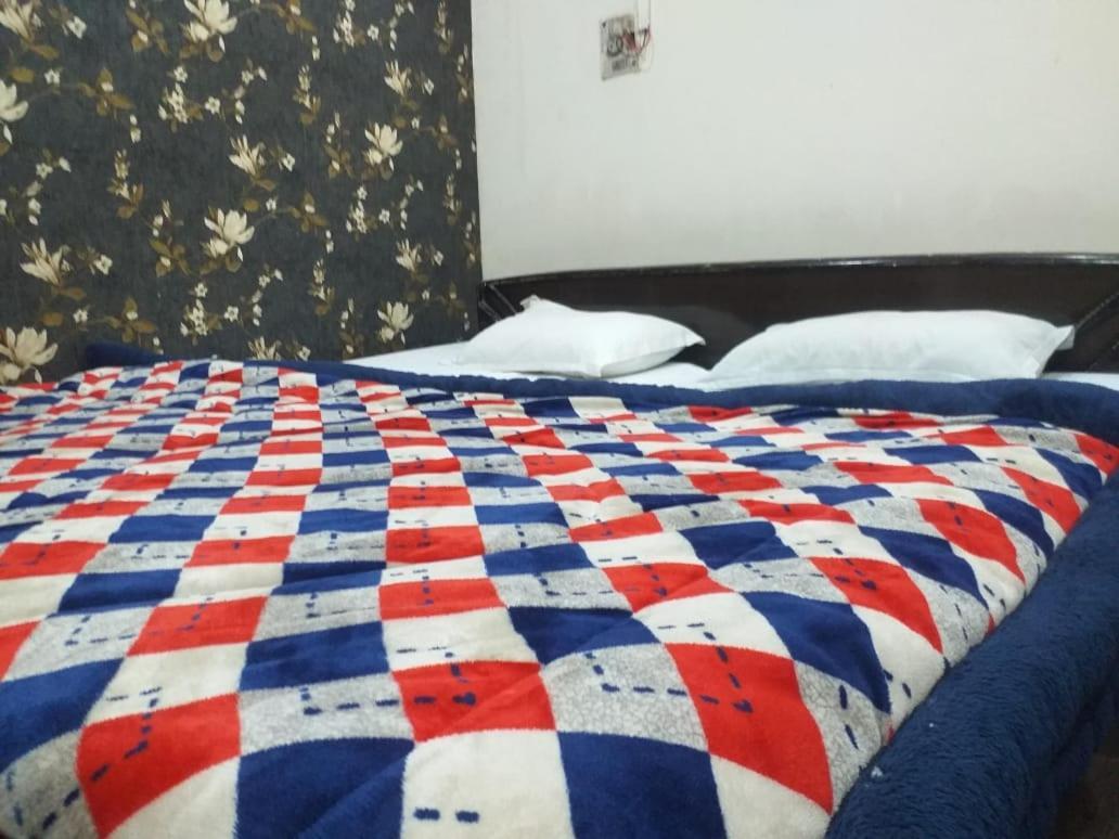 Abhiraj Guest House Mathura Exteriör bild