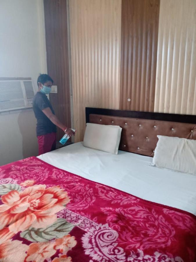 Abhiraj Guest House Mathura Exteriör bild