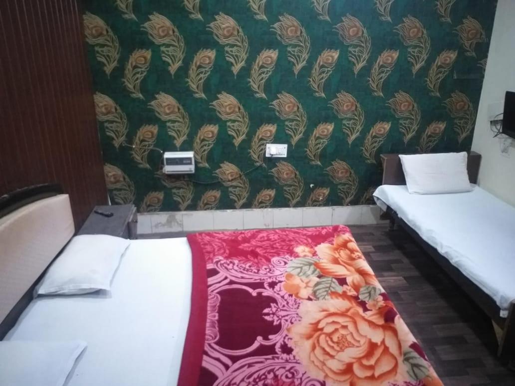 Abhiraj Guest House Mathura Exteriör bild