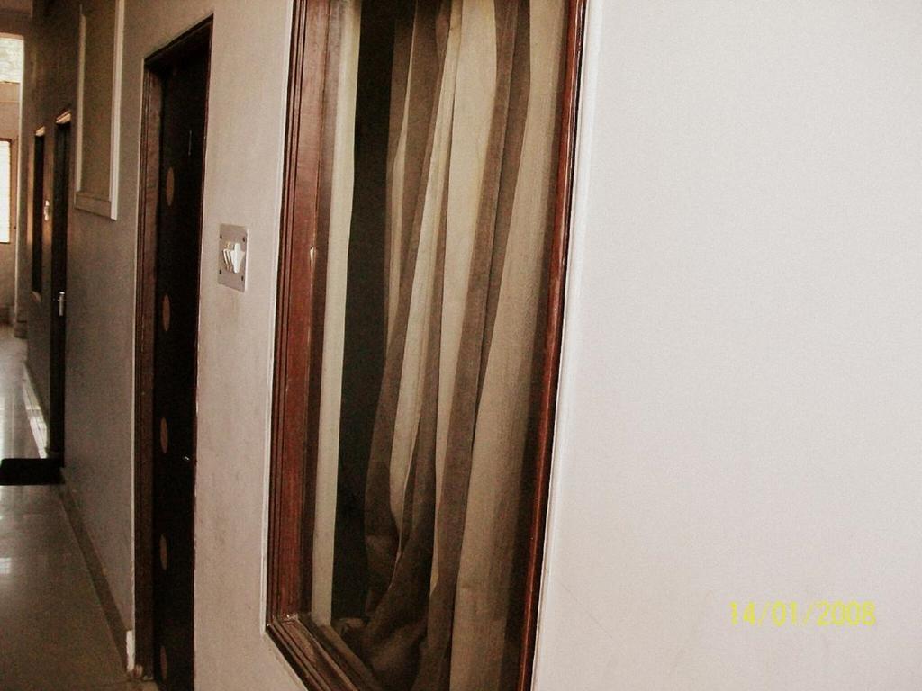 Abhiraj Guest House Mathura Exteriör bild