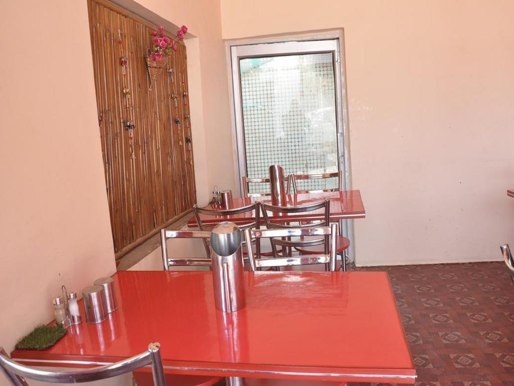 Abhiraj Guest House Mathura Exteriör bild