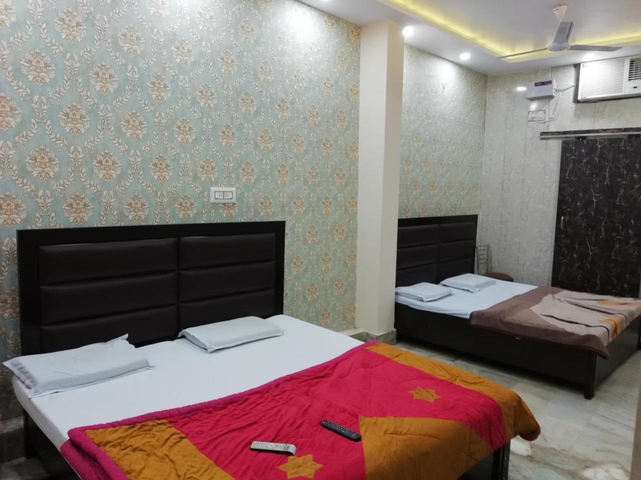 Abhiraj Guest House Mathura Exteriör bild